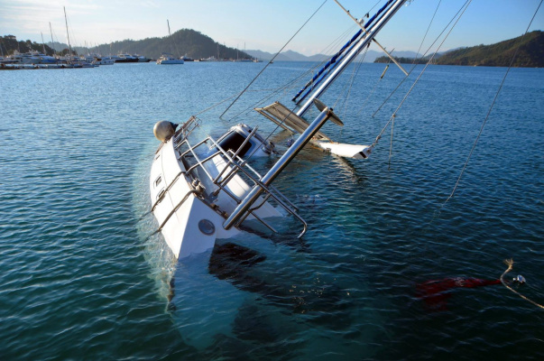 A yacht with 35 tourists sank in Turkey