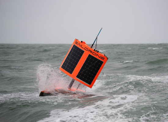  Unmanned ship was in an awful hurricane