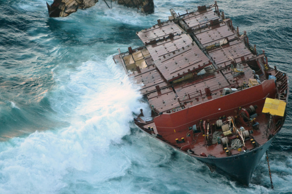  A bulk carrier and a fishing vessel collided in China