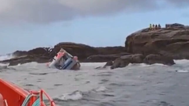 Four Fishermen Rescued From Rocky Islet After Grounding